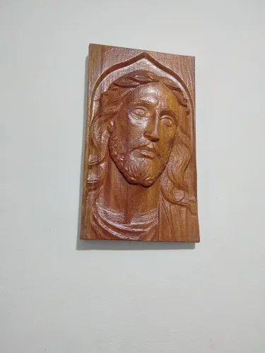 Quadro Escultura Rosto de Jesus Cristo Em Madeira Maciça Entalhada