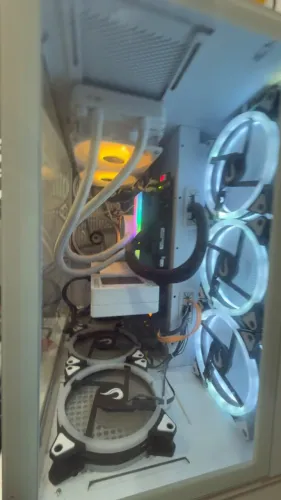PC GAMER R7 5700X + RTX 4060 GIBAGYTE