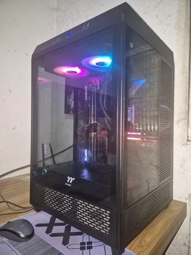 Gabinete thermaltake the tower 500