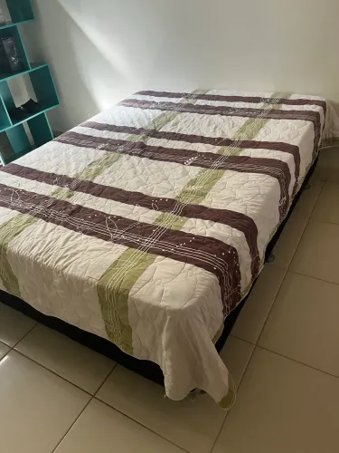 Cama de casal usada