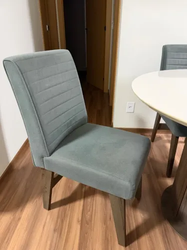Mesa de jantar redonda c 4 cadeiras