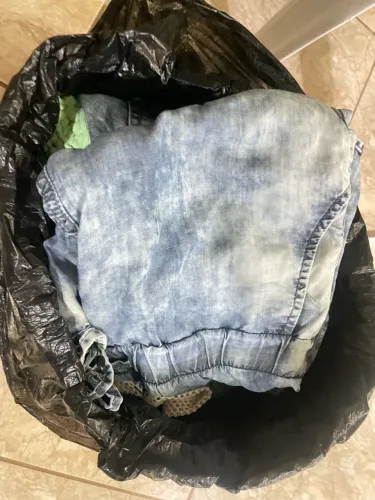 Sacola de roupas femininas usadas em bom estado