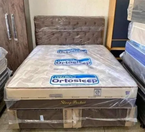 Cama Queen. Completa com cabeceira