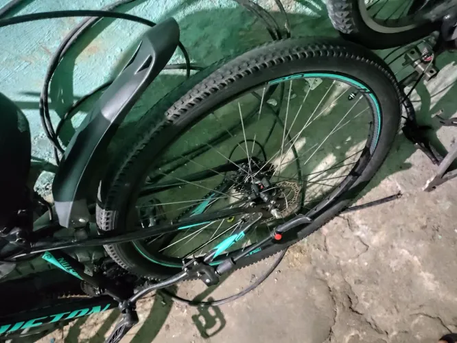 Vendo bike aro 29 acompanha 1 banco novo e duas pinças de freio