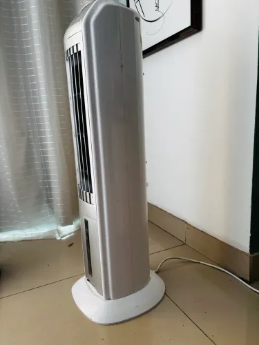 Ventilador vertical em perfeito estado