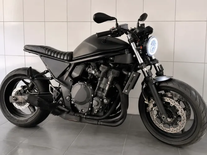 Bandit Café Racer 650 