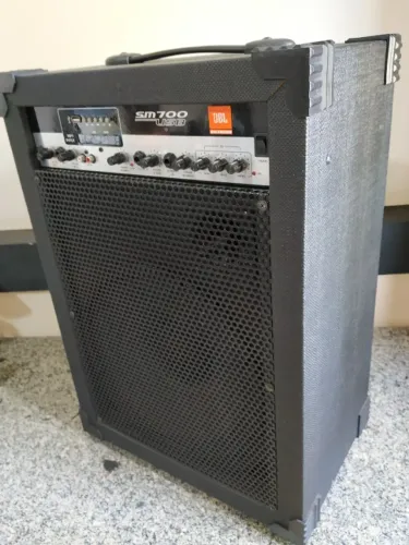 Caixa de Som Multiuso JBL SM 700 usada super conservada. 
