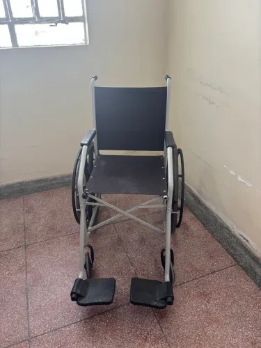 Vendo Cadeira de Rodas