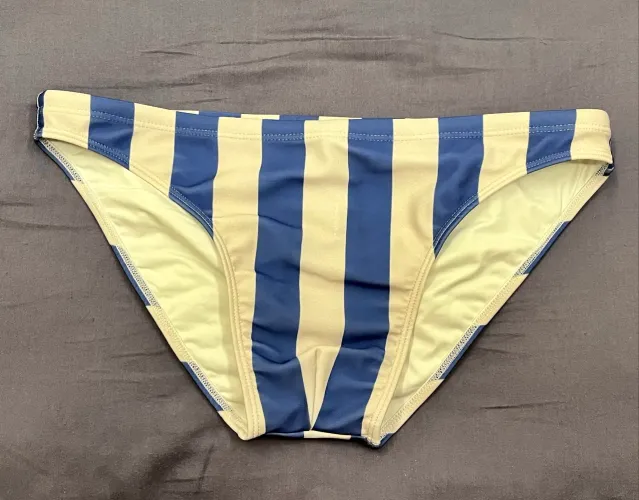 Sunga M, azul e branca, listrada, lateral fina