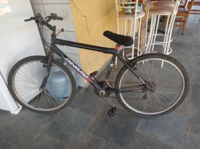 Bicicleta dínamo aro 26 preta com marcha