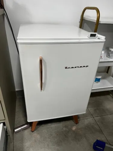 Frigobar semi novo 