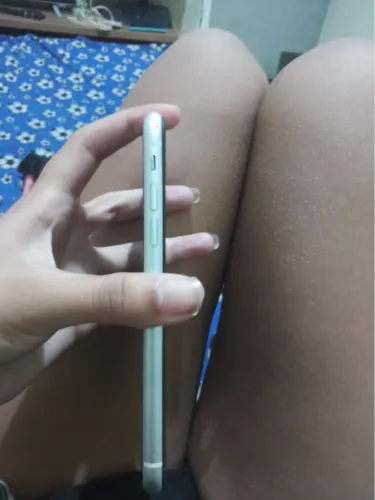 iPhone 11 branco traseira preto