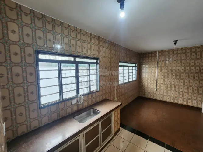 Casa com 03 dormitórios na Vila Santa Cruz