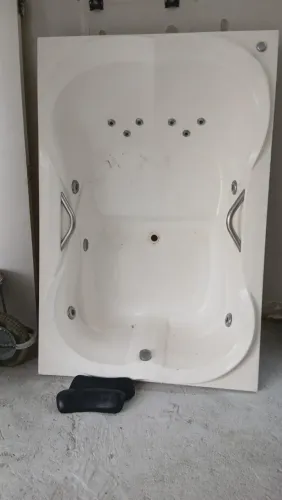 Banheira de Hidromassagem para 2 Pessoas