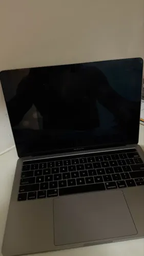 Macbook Pro 2018 i7 8gb Ram SSD 256gb