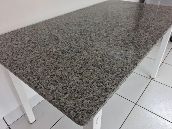 Mesa granito