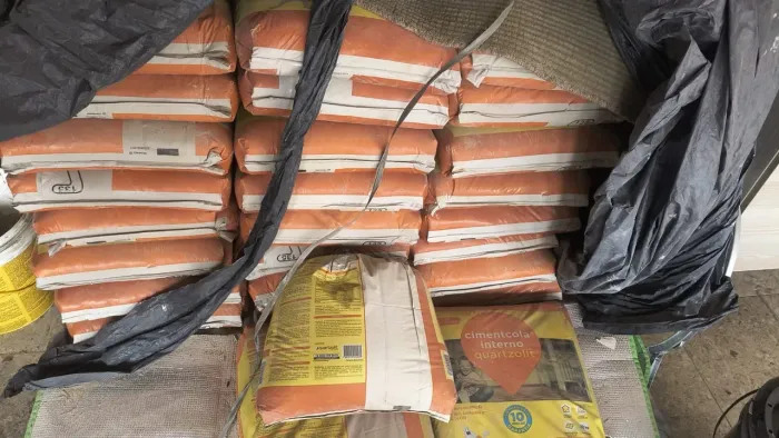 Argamassa ac1  quartzolit são 26 sacos  ( aceito cartão)