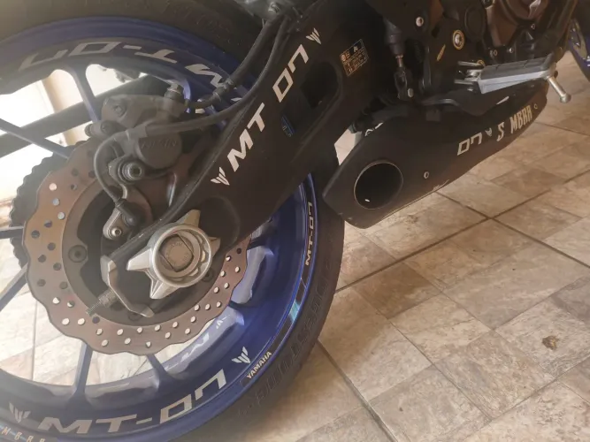 Vendo escapamento MT 07 arashi completo original com dbequile valor 1200 