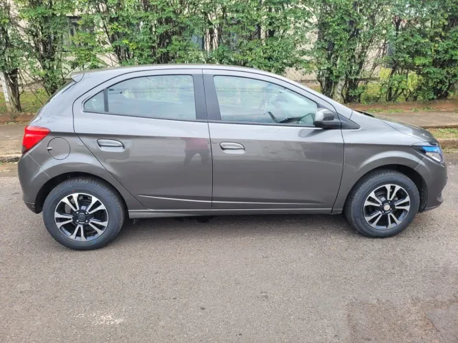 Chevrolet Onix Hatch LT 1.4 8V Flex Power Mec. 4P 2015