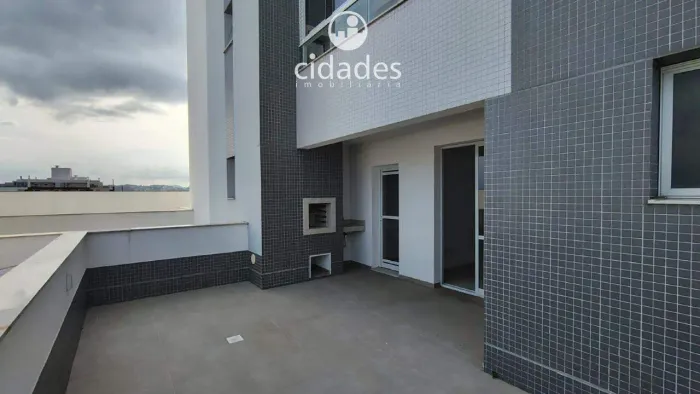 Apartamento Garden de 2 dormitórios, sendo 1 suíte. Localização privilegiada e vista para