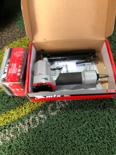 Grampeador pneumático para grampos
