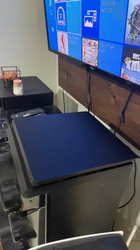 Vendo ps4 slim 1tb desbloqueado
