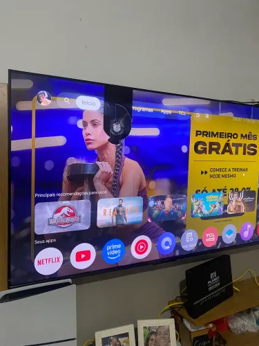 Tv com trinco na tela pra vender logo