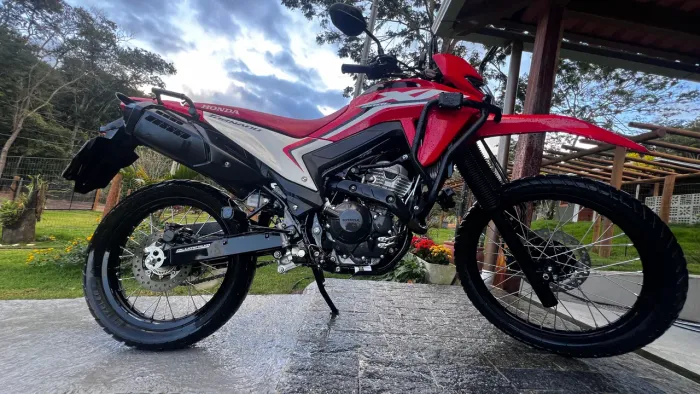 Moto zerada sem detalhes