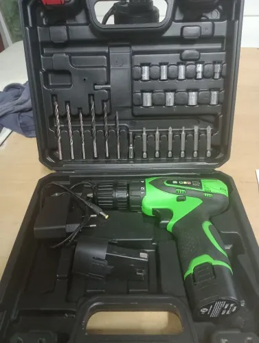 Parafusadeira nova 2 baterias com acessórios!