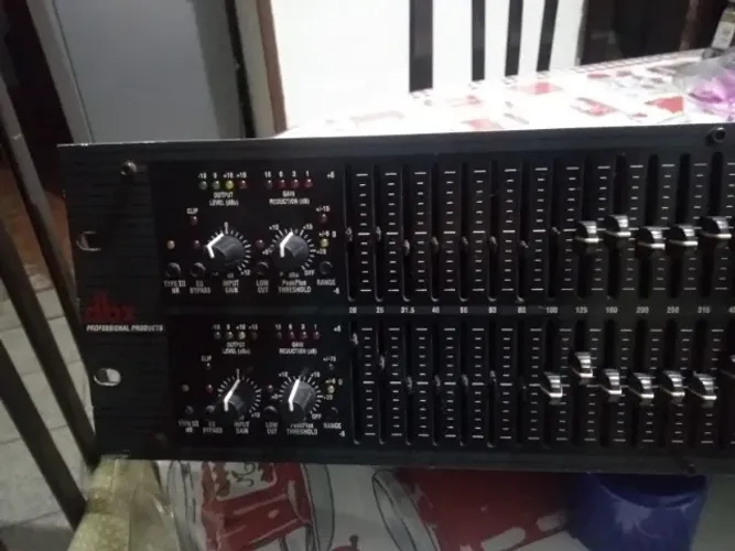 EQUALIZADOR DBX 2231