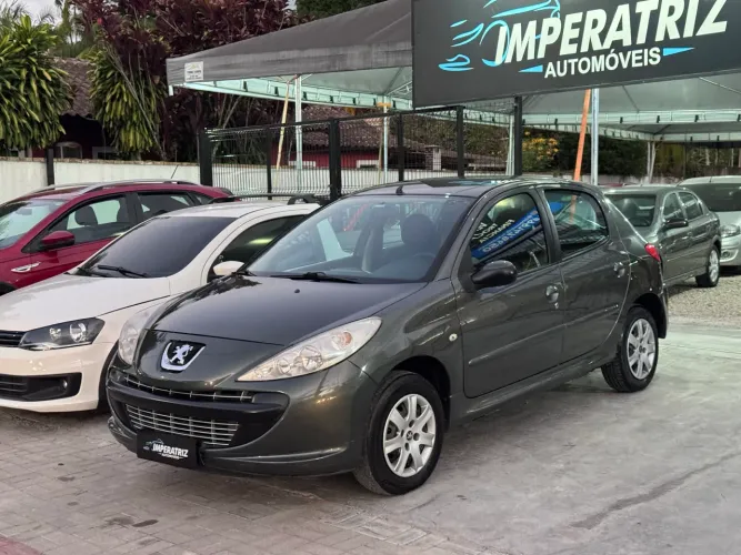 Peugeot 207 XR 1.4 Flex 8V 5P 2011