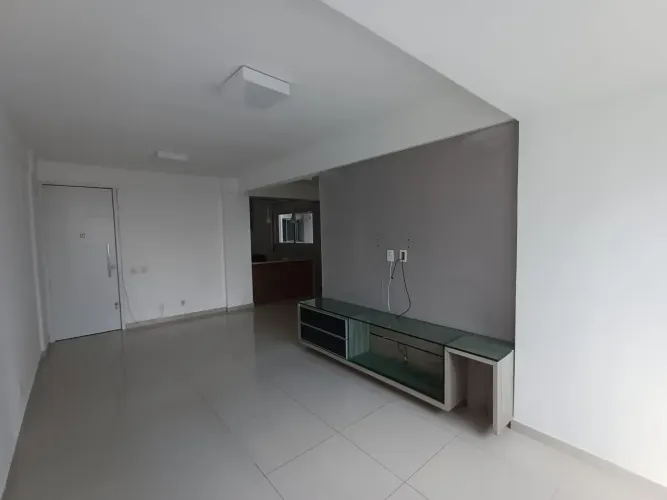 Alugo apartamento com 98m2, 3 quartos, suíte e 1 vaga em Boa Viagem - Recife - PE
