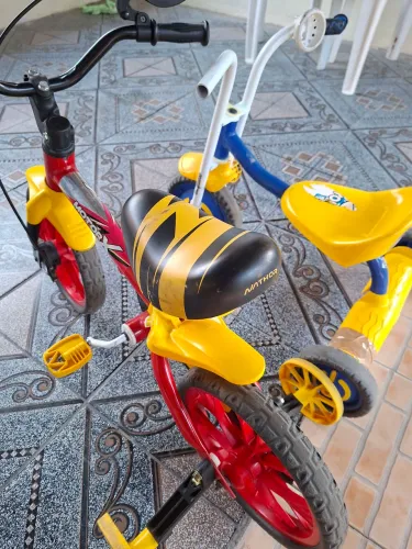 Vendo bicicleta e triciclo infantil