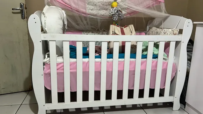 Berço , com kit berço completo (MENINA)