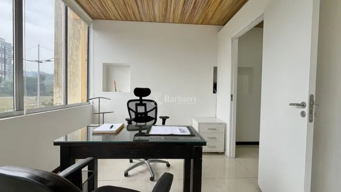 Sala comercial na rua XV de Novembro em Blumenau/SC