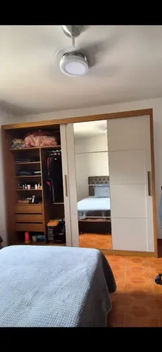 Guarda Roupas com 2 meses de uso (muito novo).