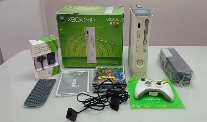 Xbox 360 60Gb Fat - LT + AbadAvatar + C/Caixa, Manual, Controle Original e Jogos de Brinde