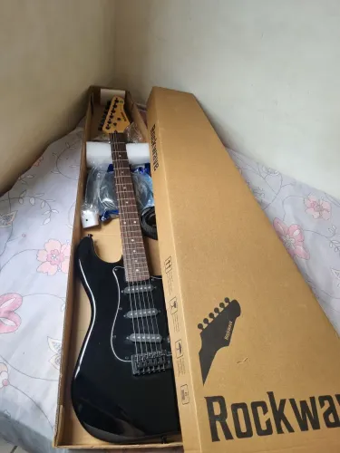 Guitarra Strinberg Rockwave Stratocaster + Kit Completo | Excelente Estado | Na Caixa