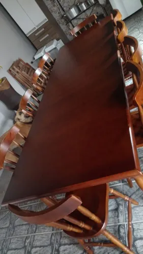 Mesa com 10 cadeiras madeira maciça