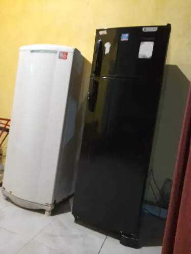 Vende-se duas geladeira
