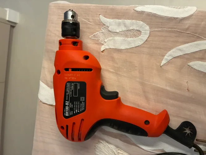 Furadeira black Decker pouco uso 