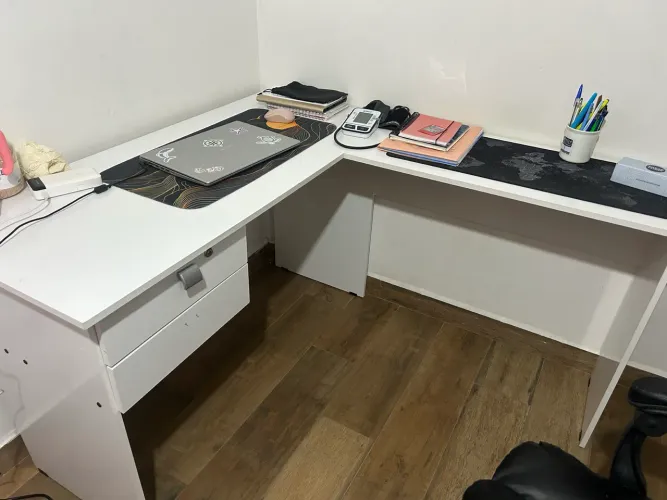 Escrivaninha / mesa de escritório