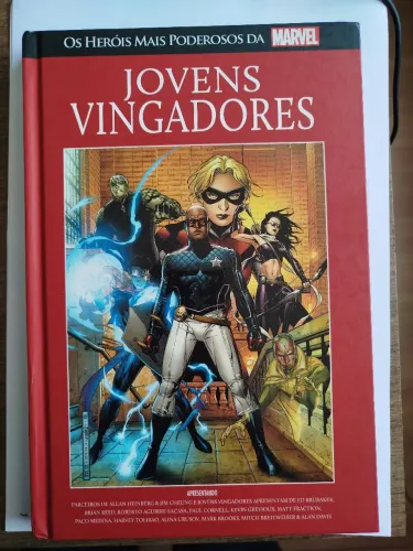 Jovens Vingadores Salvat capa vermelha