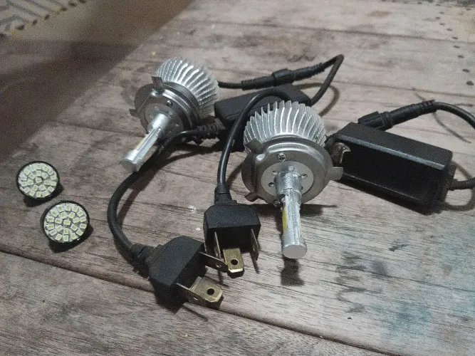 Lâmpada super branca H4