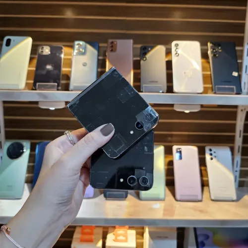 Samsung Galaxy Z Flip 5 e Z Flip 4 para peças / manutenção, tela principal não funciona.