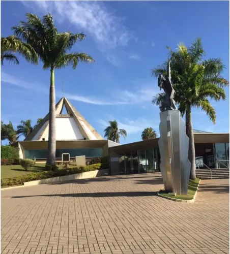 JAZIGO À VENDA - CEMITÉRIO PARQUE FLAMBOYANT E ALÉIAS
