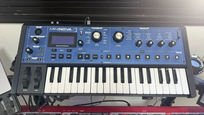 Sintetizador novation mininova