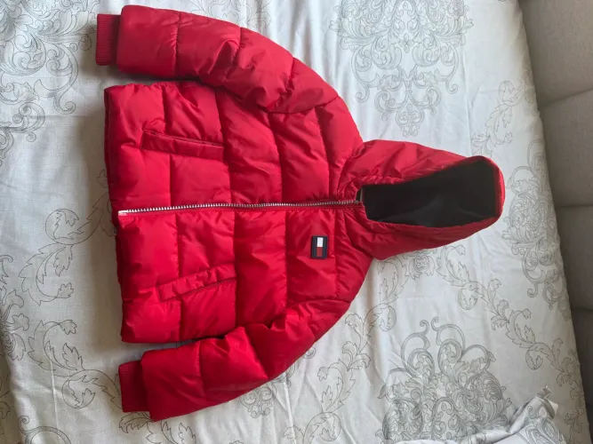 Jaqueta Tommy Hilfiger vermelha 24 meses