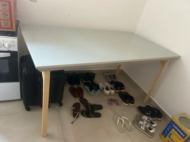 Mesa Grande Multiuso com Tampo de Vidro - Excelente Estado