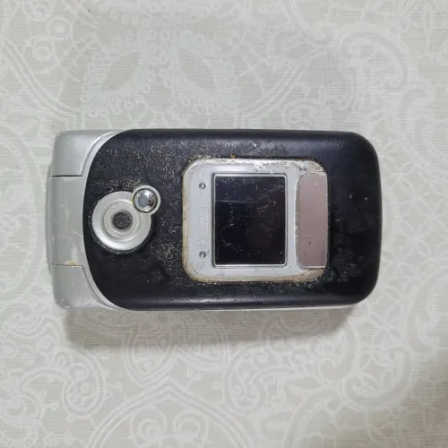 Sony Ericsson Z530i - para peças / não funciona